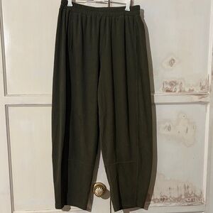 Max Studio Women's Cropped Olive Pants